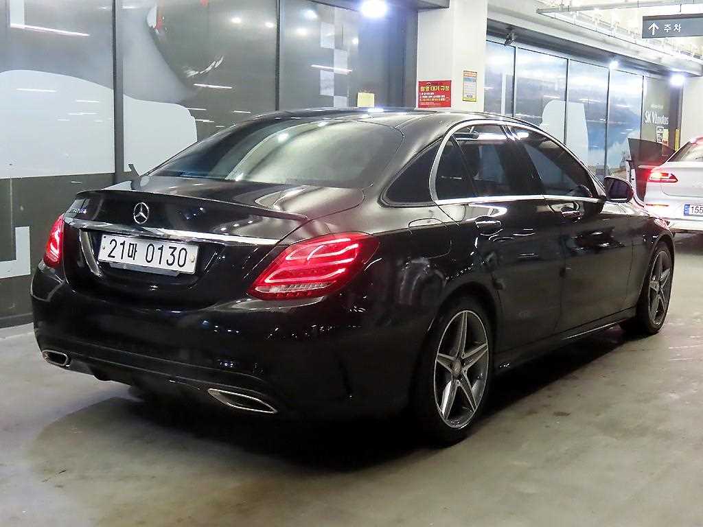 Mercedes Benz C Class - Vista 4