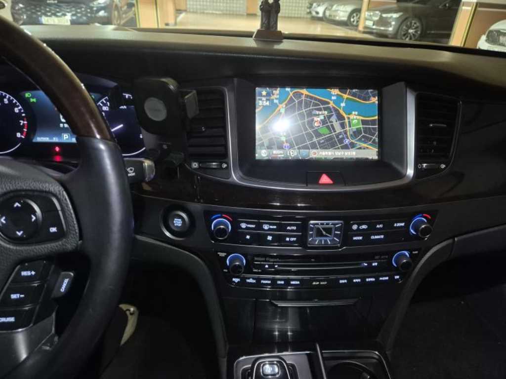 HYUNDAI Equus - Vista 10