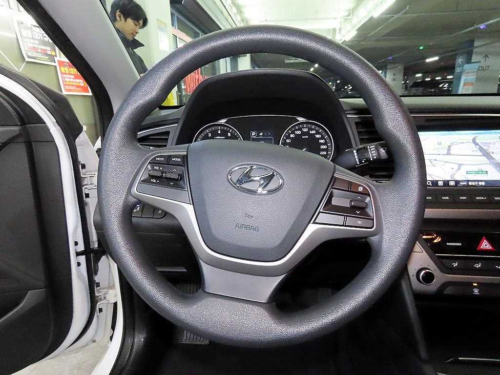 HYUNDAI Avante - Vista 8