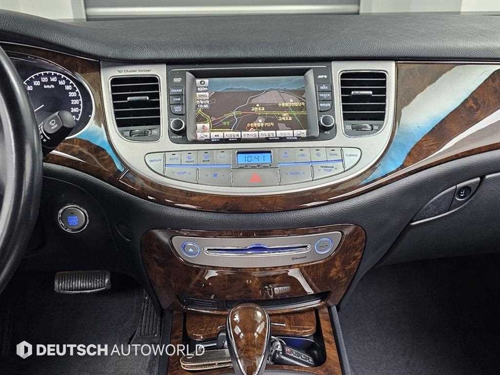 HYUNDAI Genesis - Vista 12