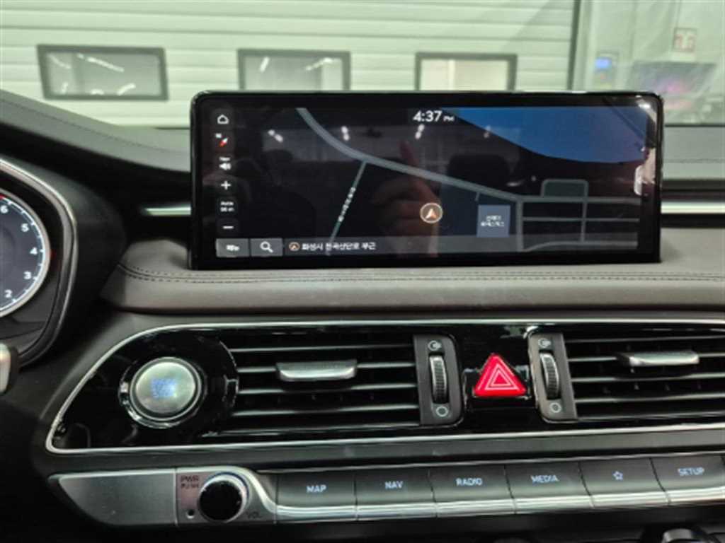 Genesis G70 - Vista 8