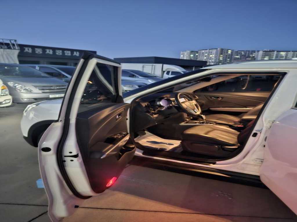 Ssangyong Tivoli 2015 Blanco - Importación desde Corea - HF Imports Iquique - Foto 13