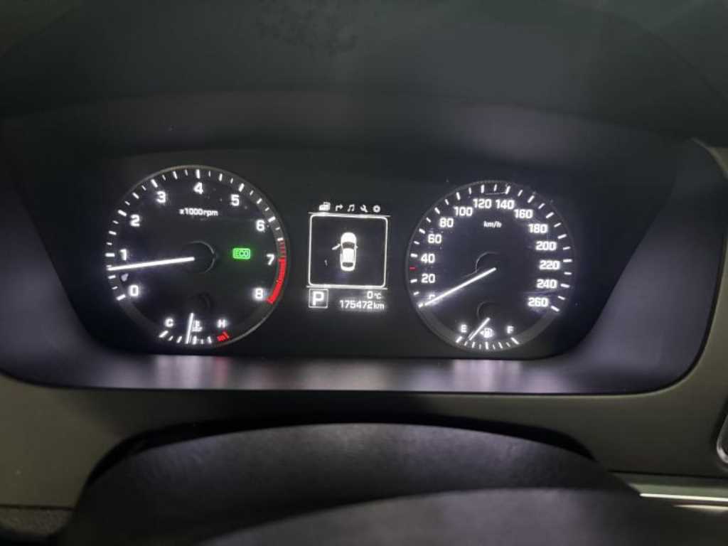 HYUNDAI Sonata - Vista 8