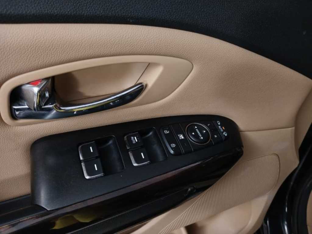 KIA Carnival - Vista 9