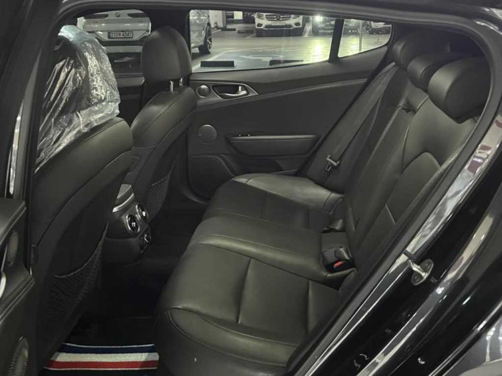 KIA Stinger - Vista 7