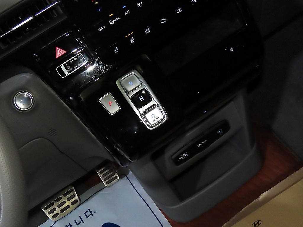 HYUNDAI Staria - Vista 12