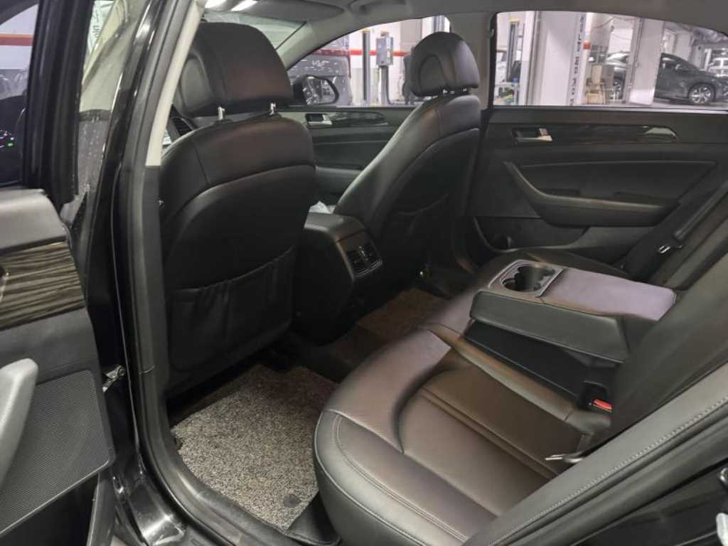 HYUNDAI Sonata - Vista 12