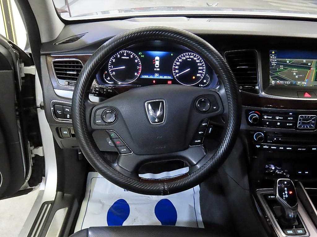 HYUNDAI Equus - Vista 8