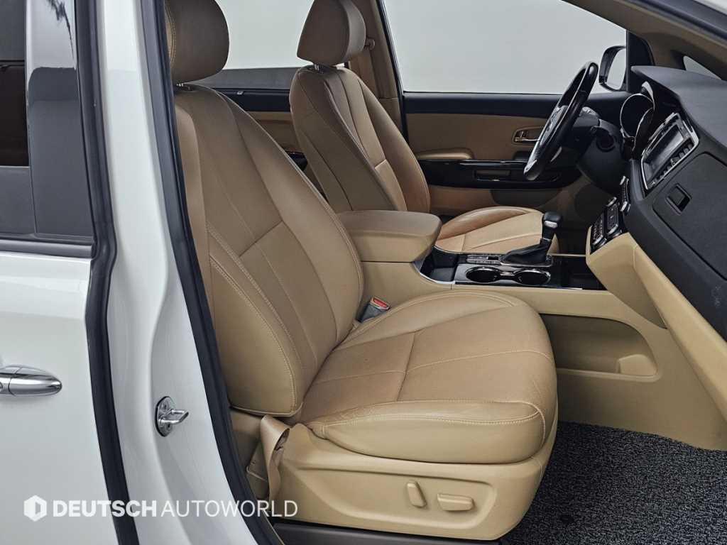 KIA Carnival - Vista 10