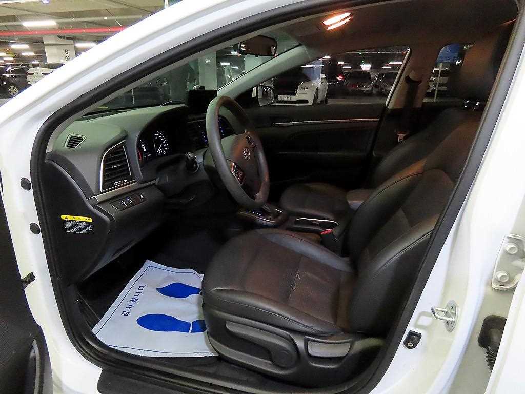 HYUNDAI Avante - Vista 6