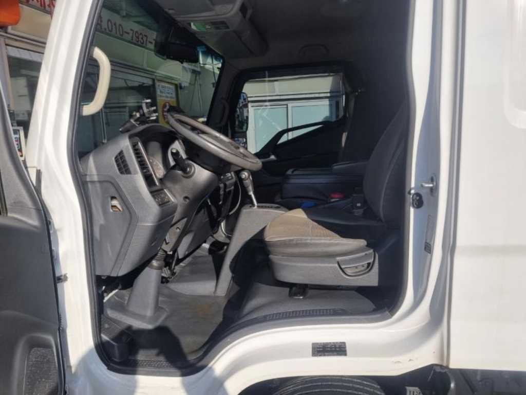 medium and large cargo truck - Vista 7