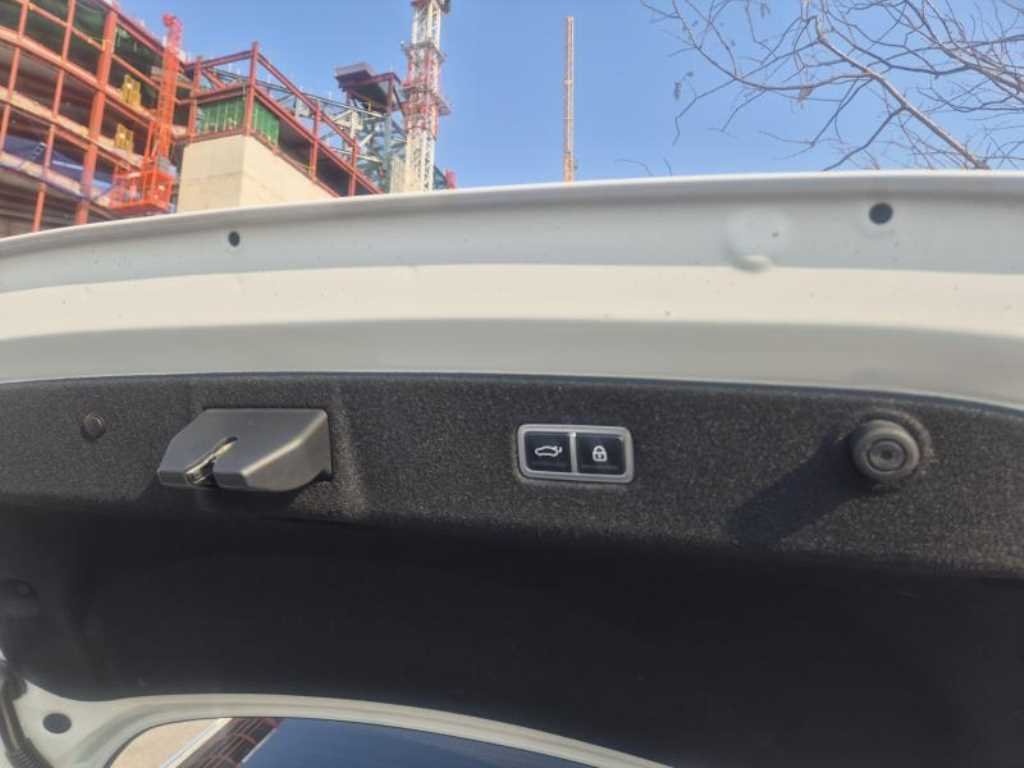 HYUNDAI Ioniq 6 - Vista 4