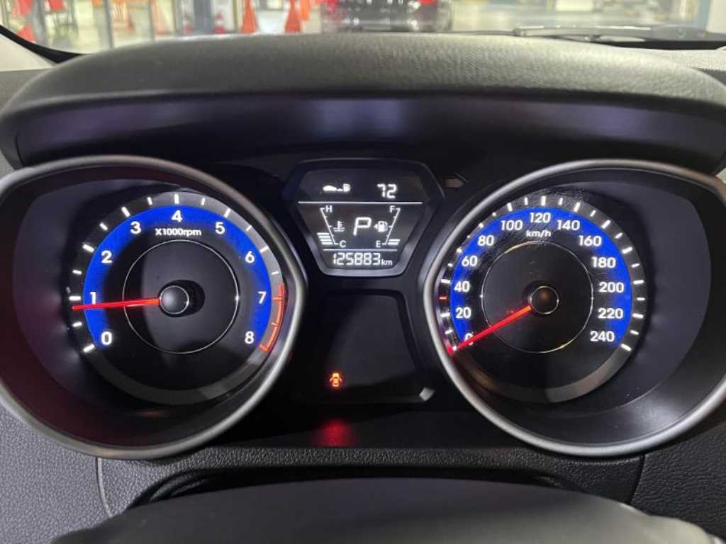 HYUNDAI Avante - Vista 7