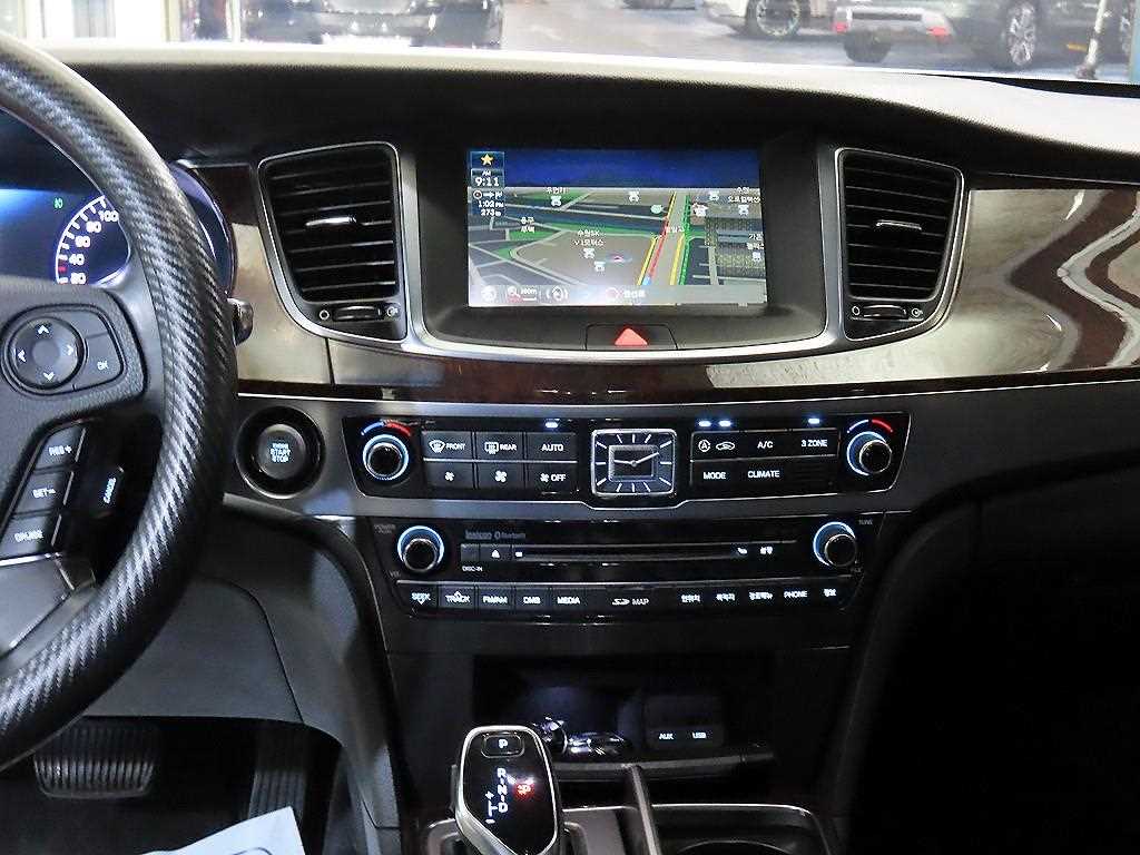 HYUNDAI Equus - Vista 11