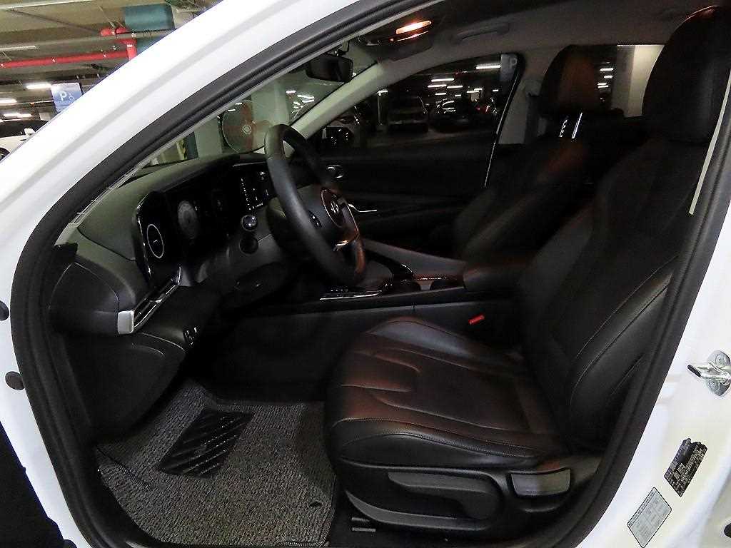 HYUNDAI Avante - Vista 6