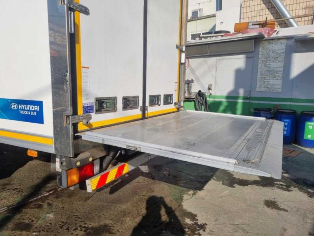 medium and large cargo truck - Vista 5