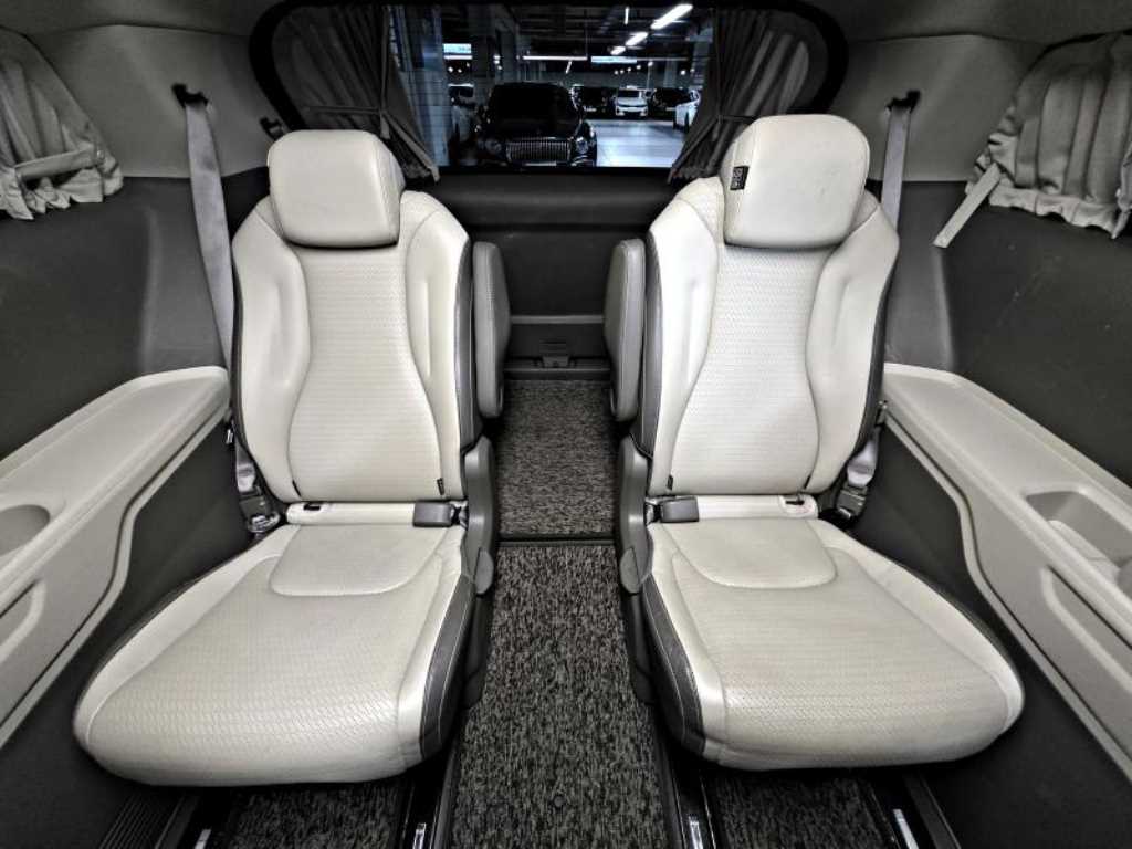 KIA Carnival - Vista 11