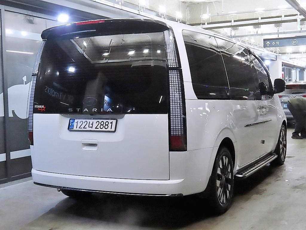 HYUNDAI Staria - Vista 4