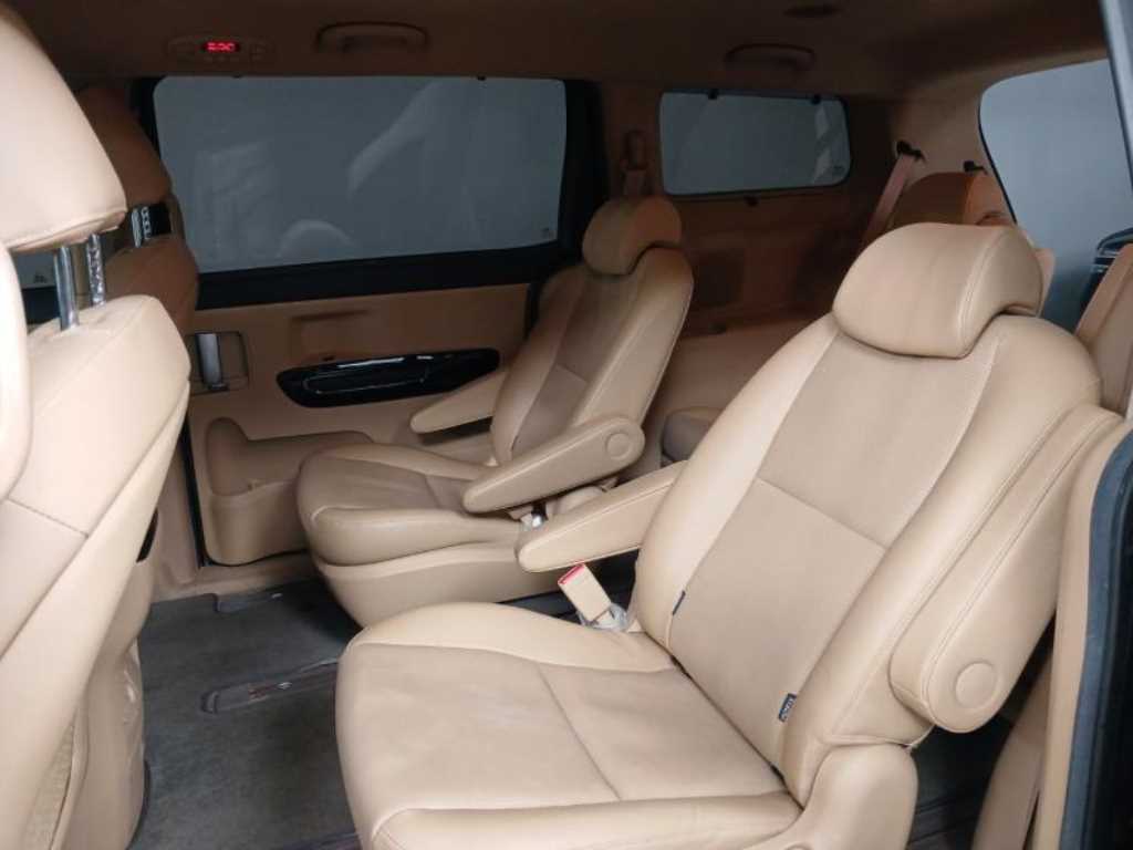 KIA Carnival - Vista 8