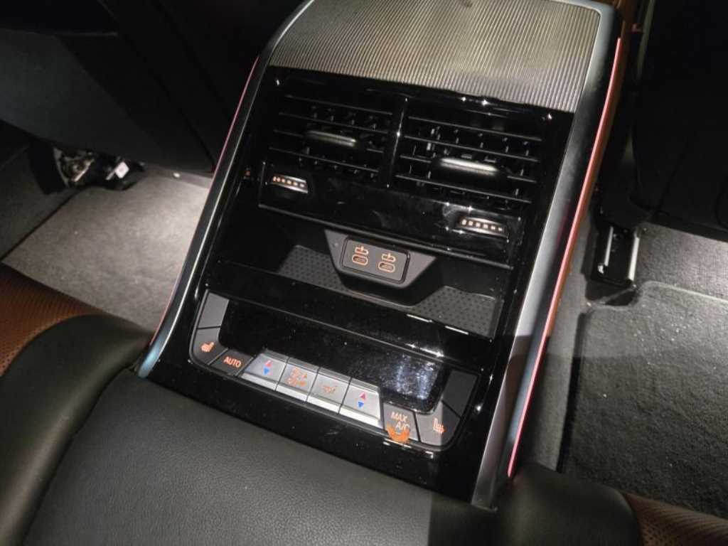 BMW 8 Series - Vista 12