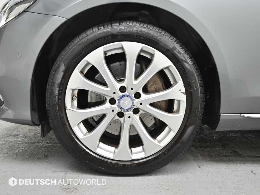 Mercedes Benz E class - Vista 6