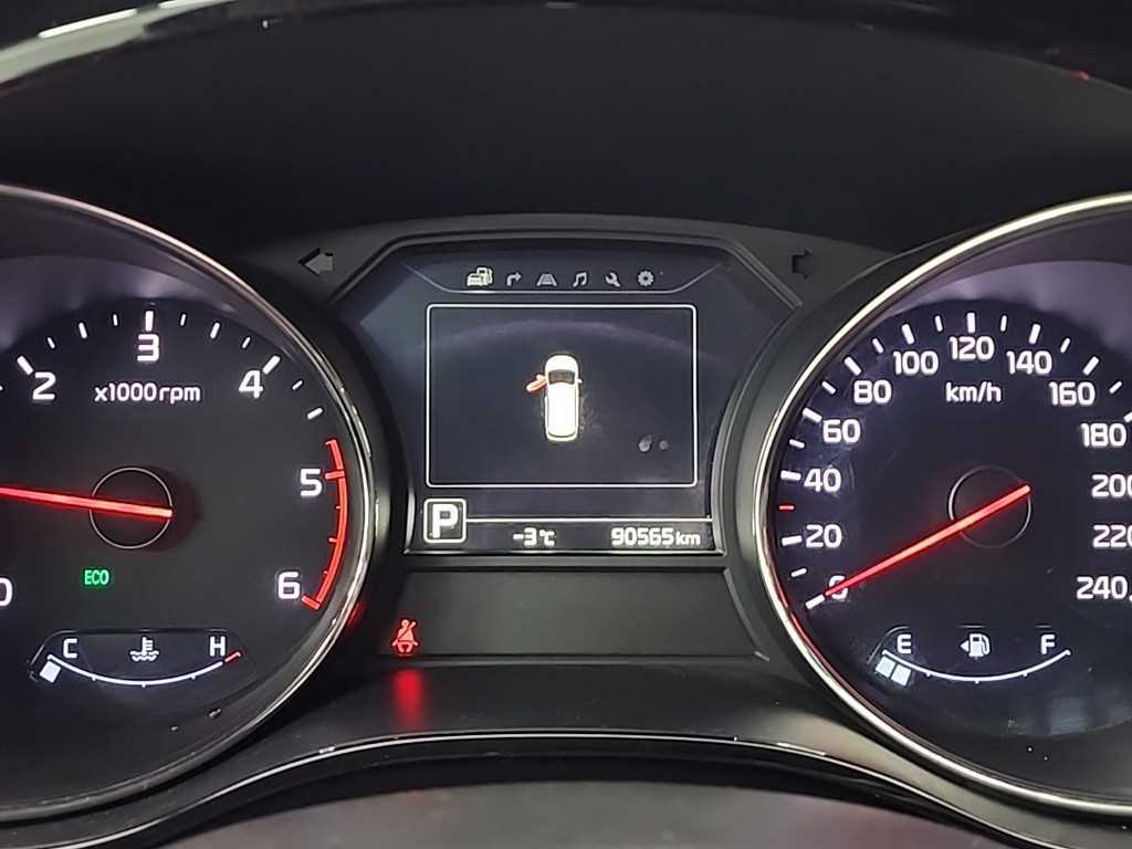 KIA Carnival - Vista 6