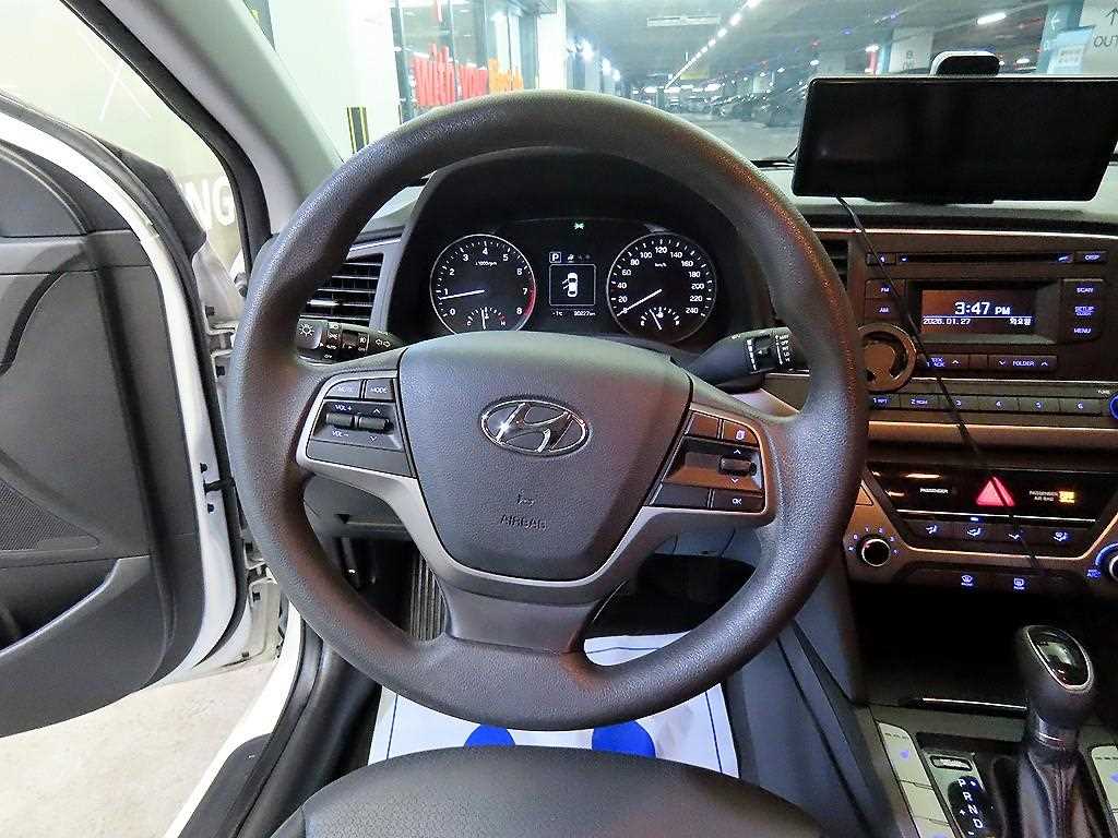 HYUNDAI Avante - Vista 8