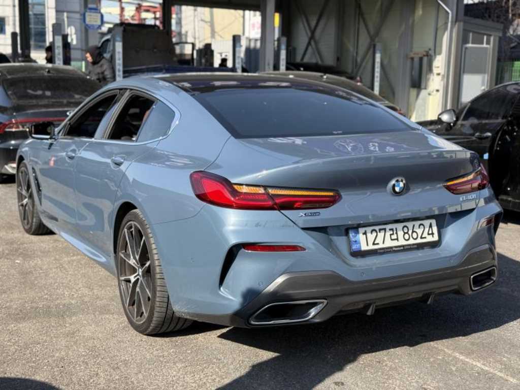 BMW 8 Series - Vista 3