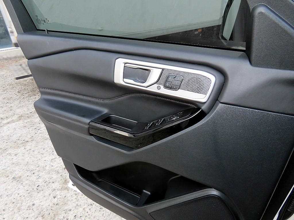 Ford Explorer - Vista 11