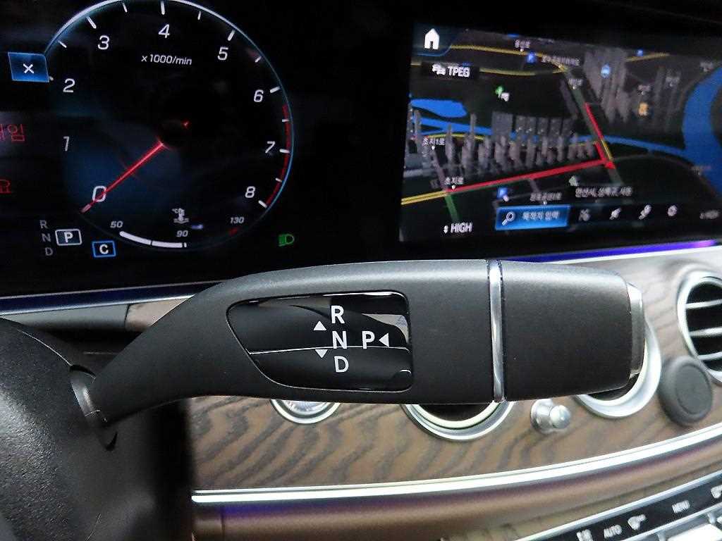 Mercedes Benz E class - Vista 10