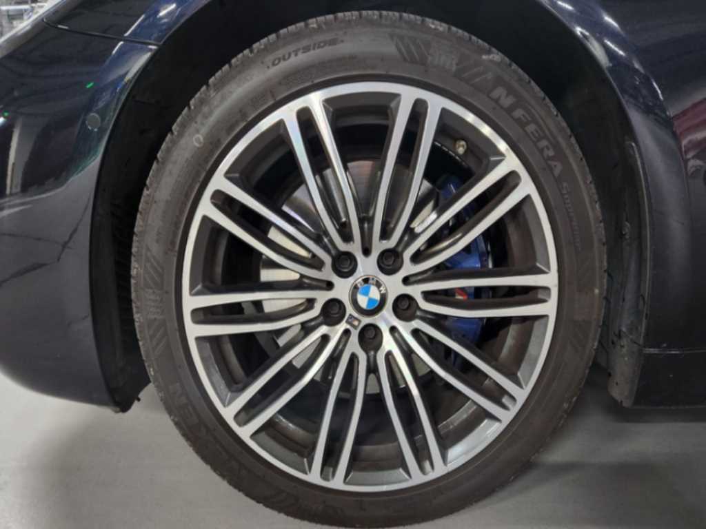 BMW 5 Series - Vista 5