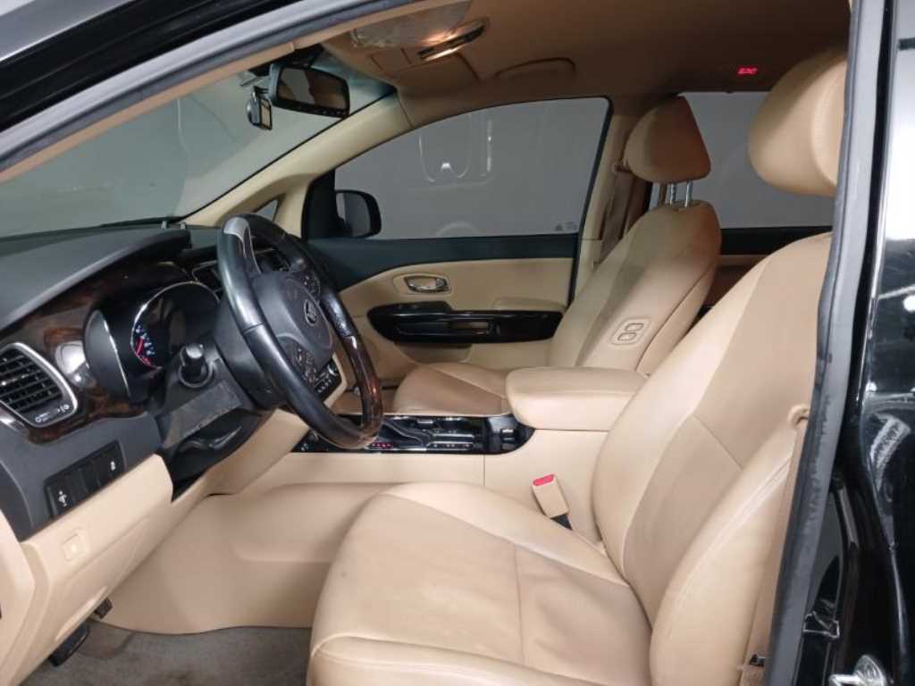 KIA Carnival - Vista 7