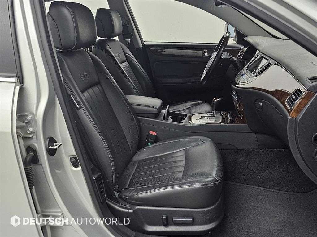 HYUNDAI Genesis - Vista 8