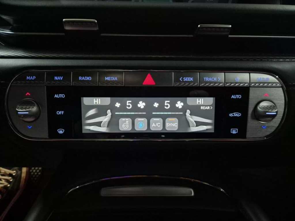 Genesis G90 - Vista 7