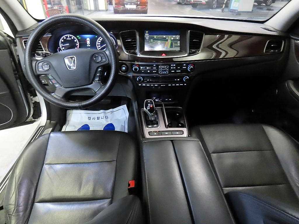 HYUNDAI Equus - Vista 10