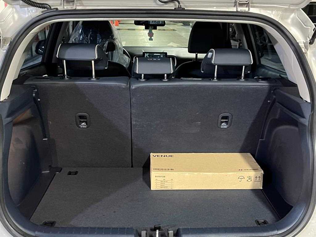 HYUNDAI Venue - Vista 6