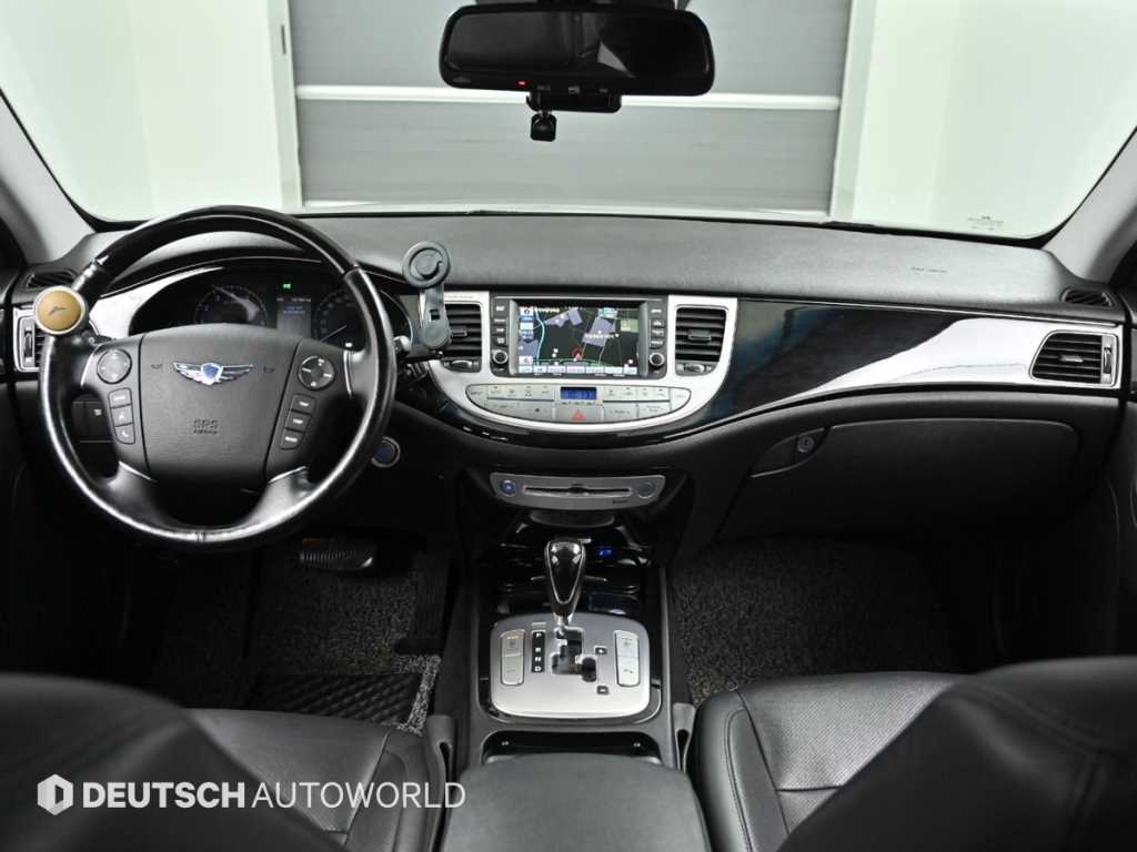 HYUNDAI Genesis - Vista 7