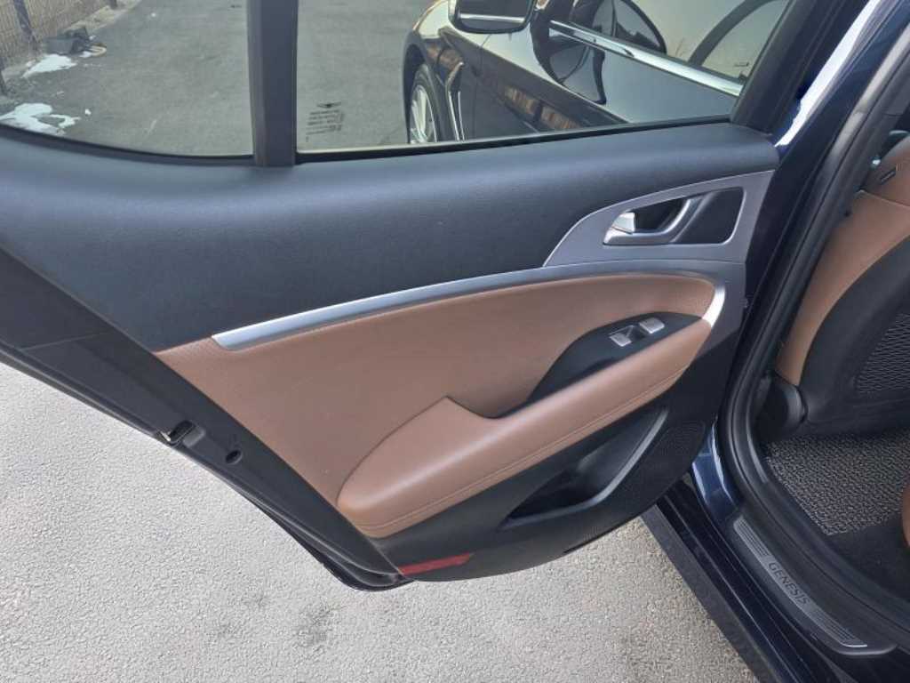 Genesis G70 - Vista 7