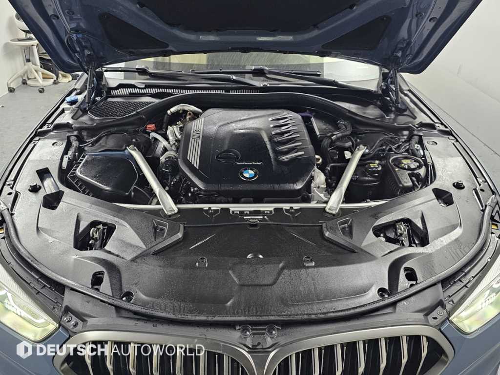 BMW 8 Series - Vista 6