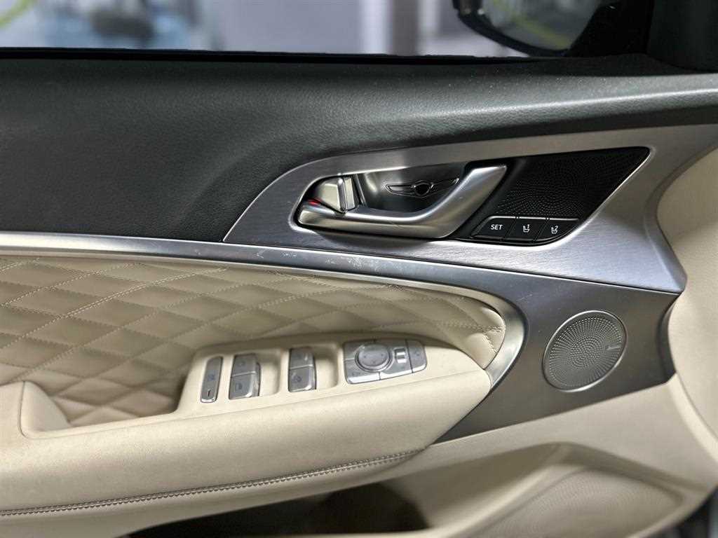 Genesis G70 - Vista 4