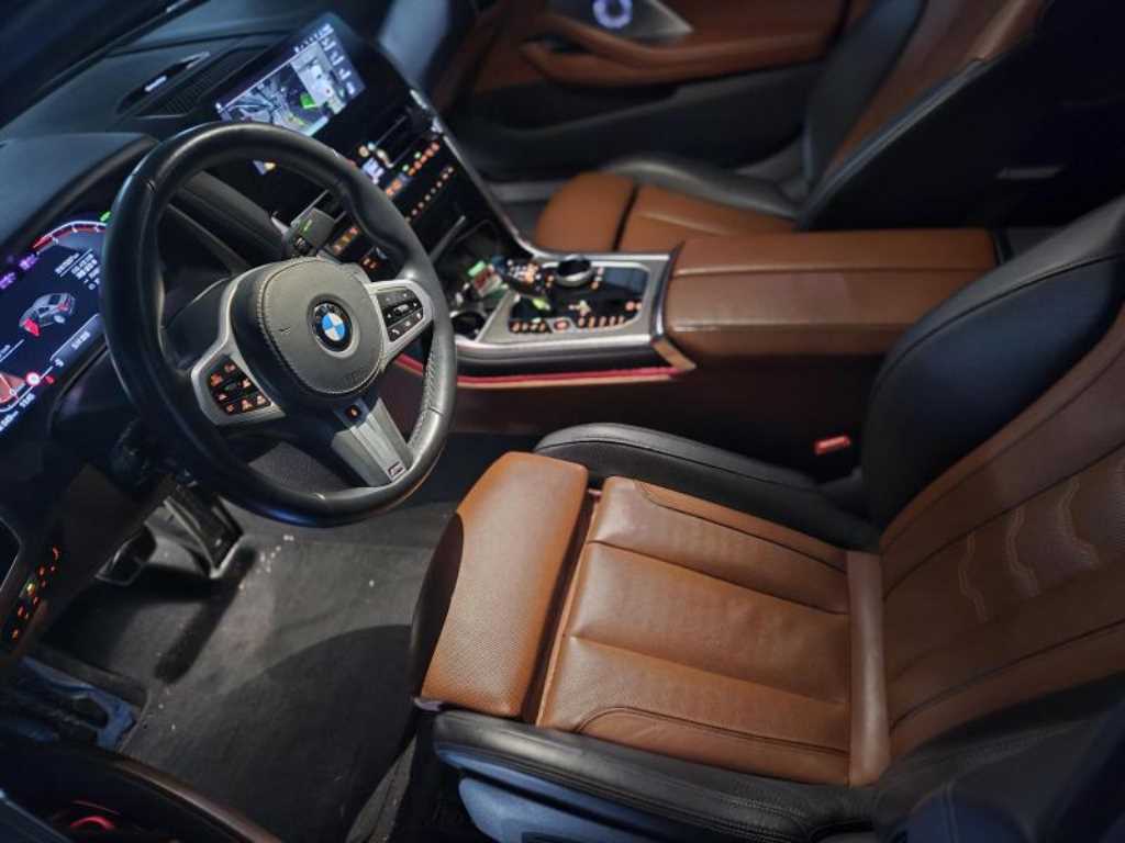 BMW 8 Series - Vista 6