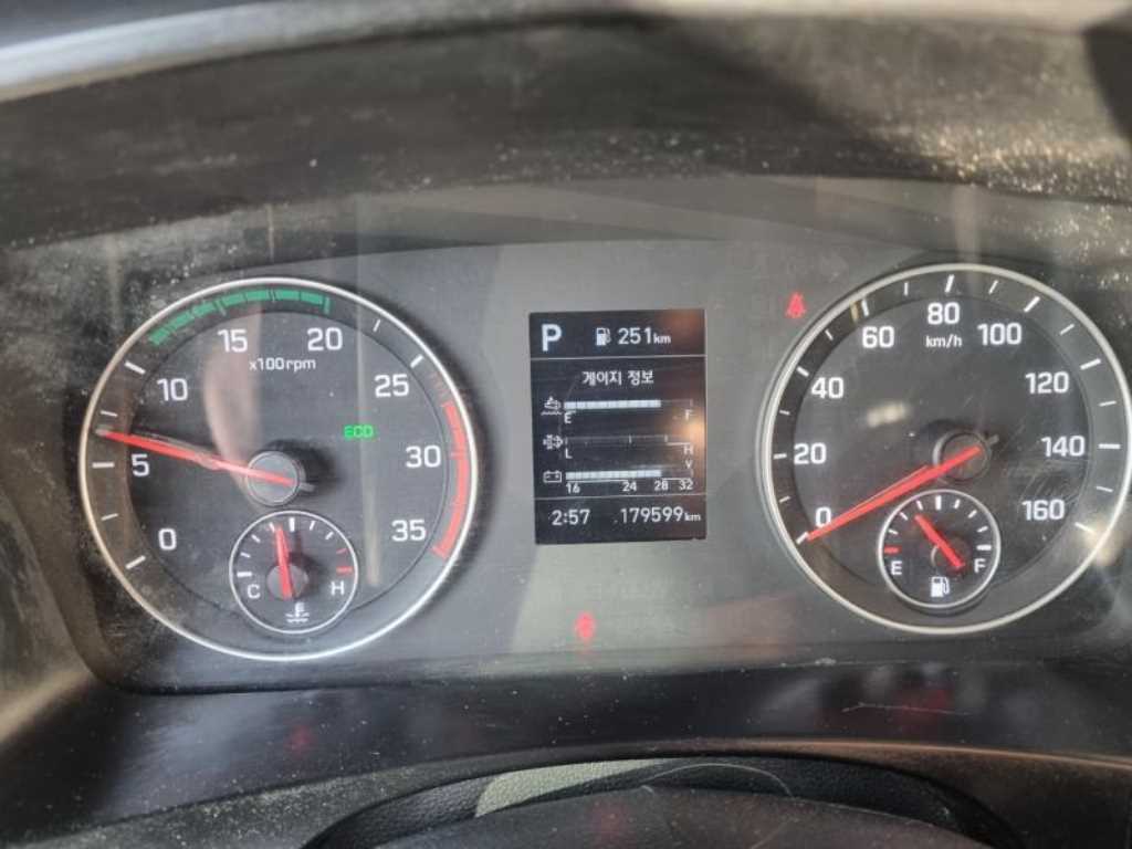 medium and large cargo truck - Vista 10