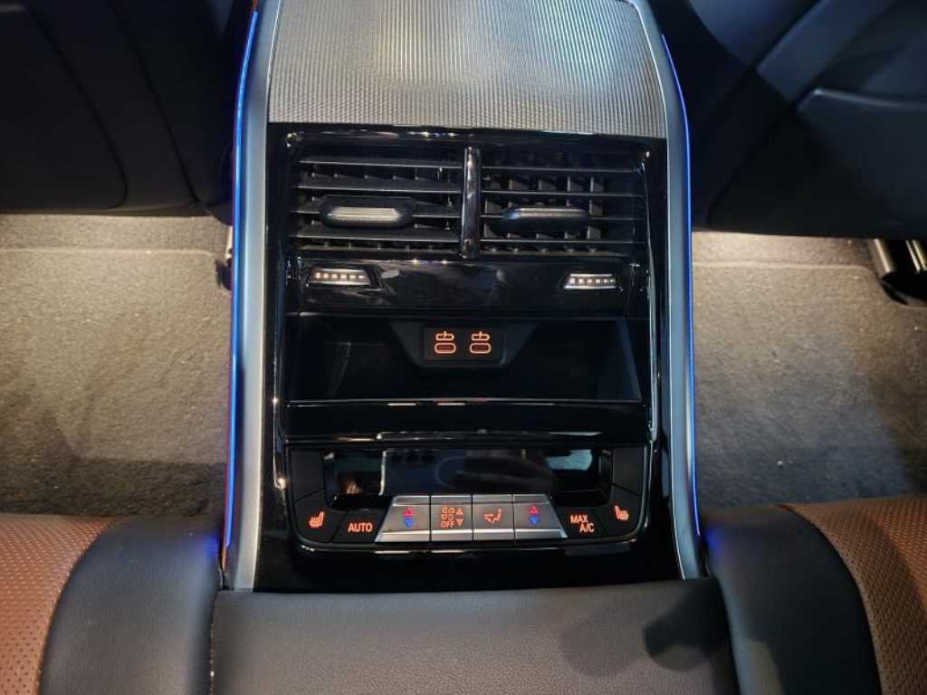 BMW 8 Series - Vista 11