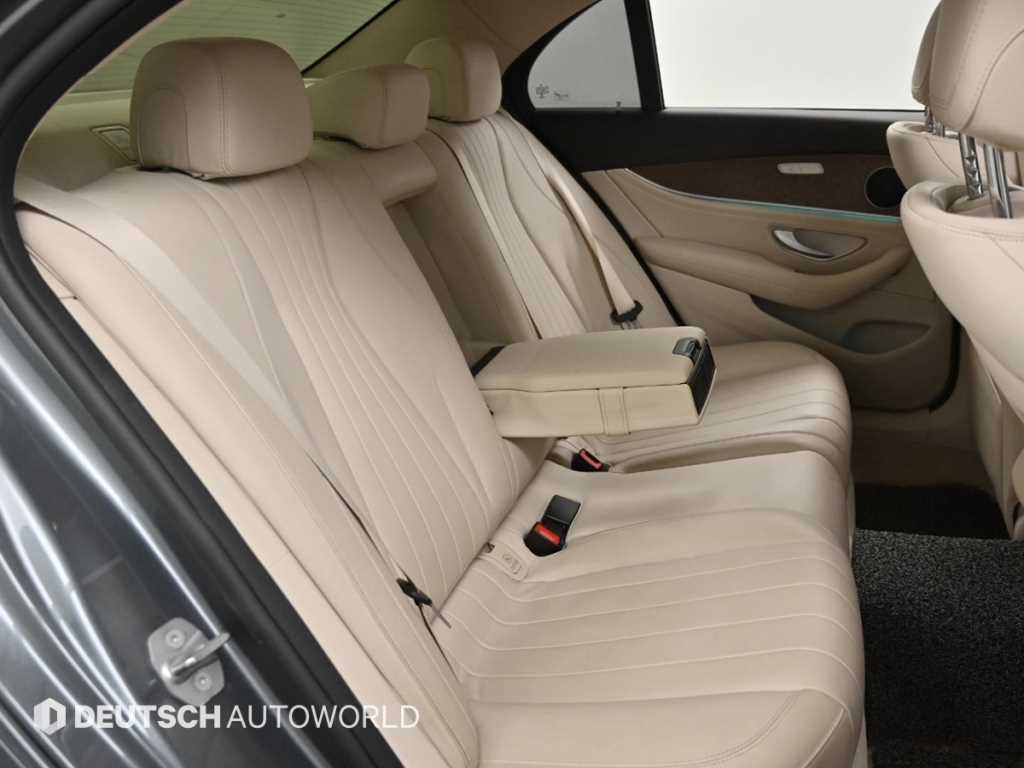 Mercedes Benz E class - Vista 12