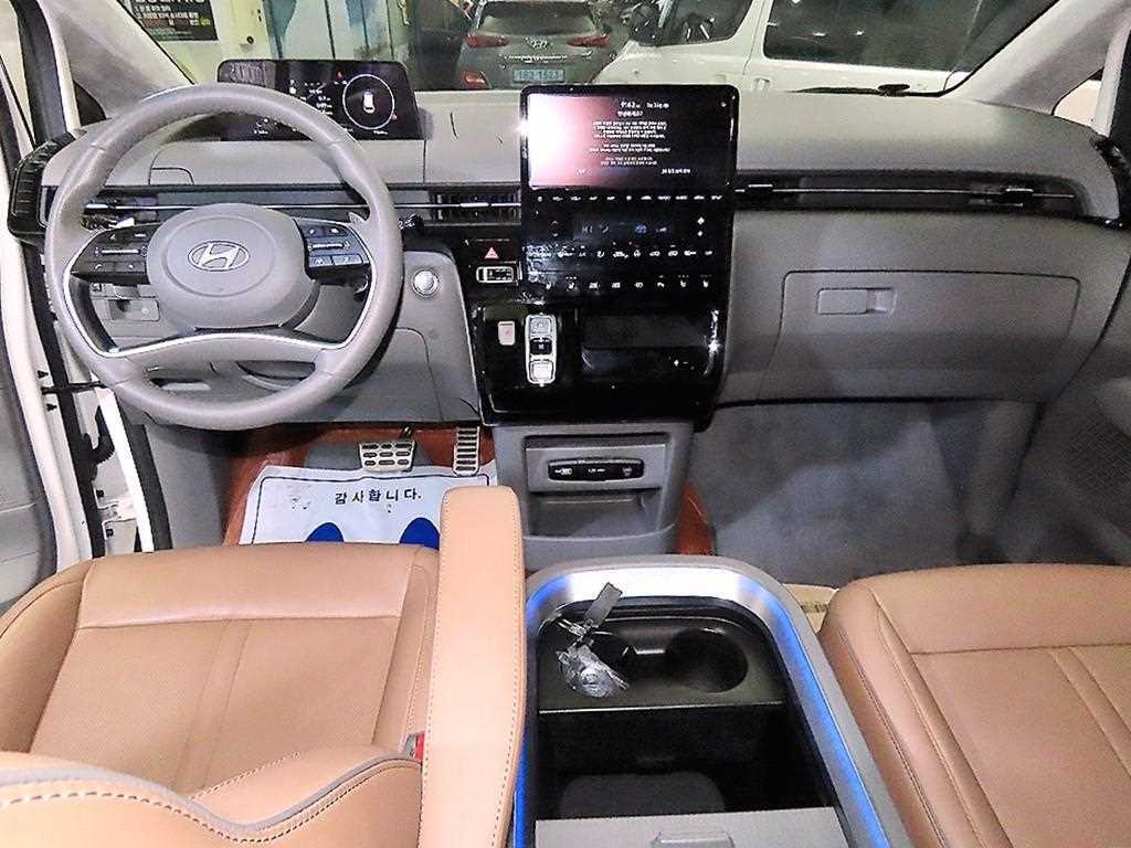 HYUNDAI Staria - Vista 10