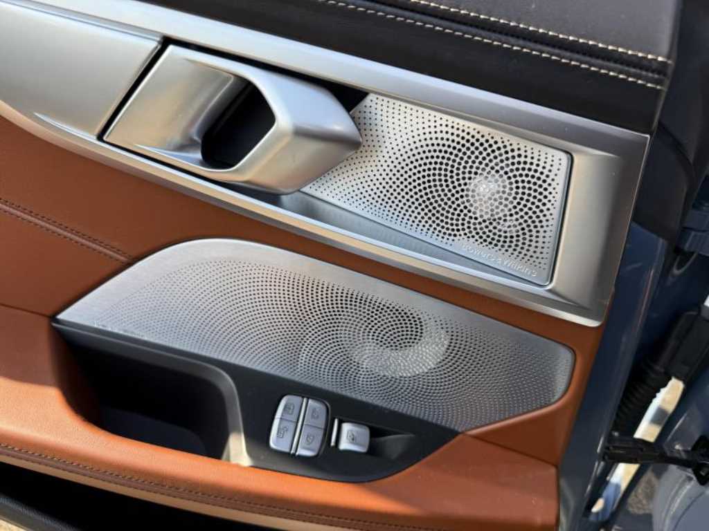 BMW 8 Series - Vista 10