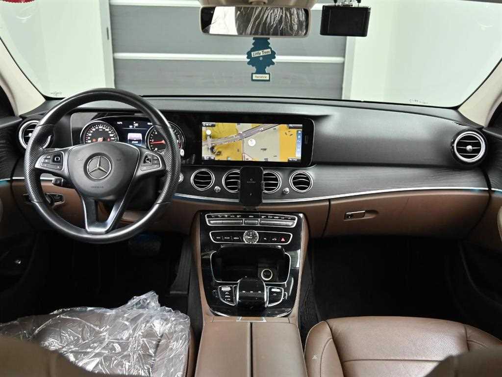 Mercedes Benz E class - Vista 7