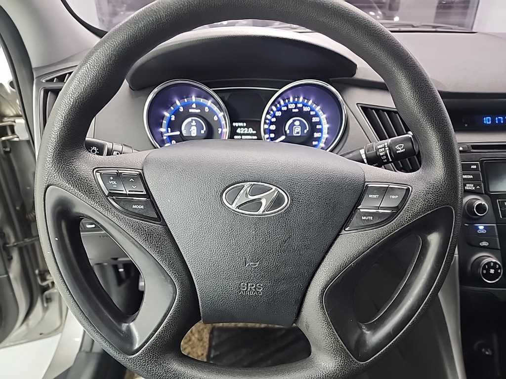 HYUNDAI Sonata - Vista 9