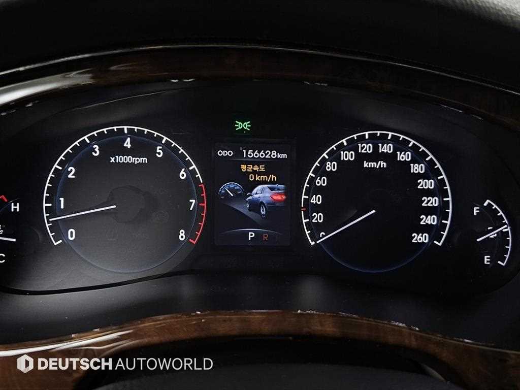 HYUNDAI Genesis - Vista 6