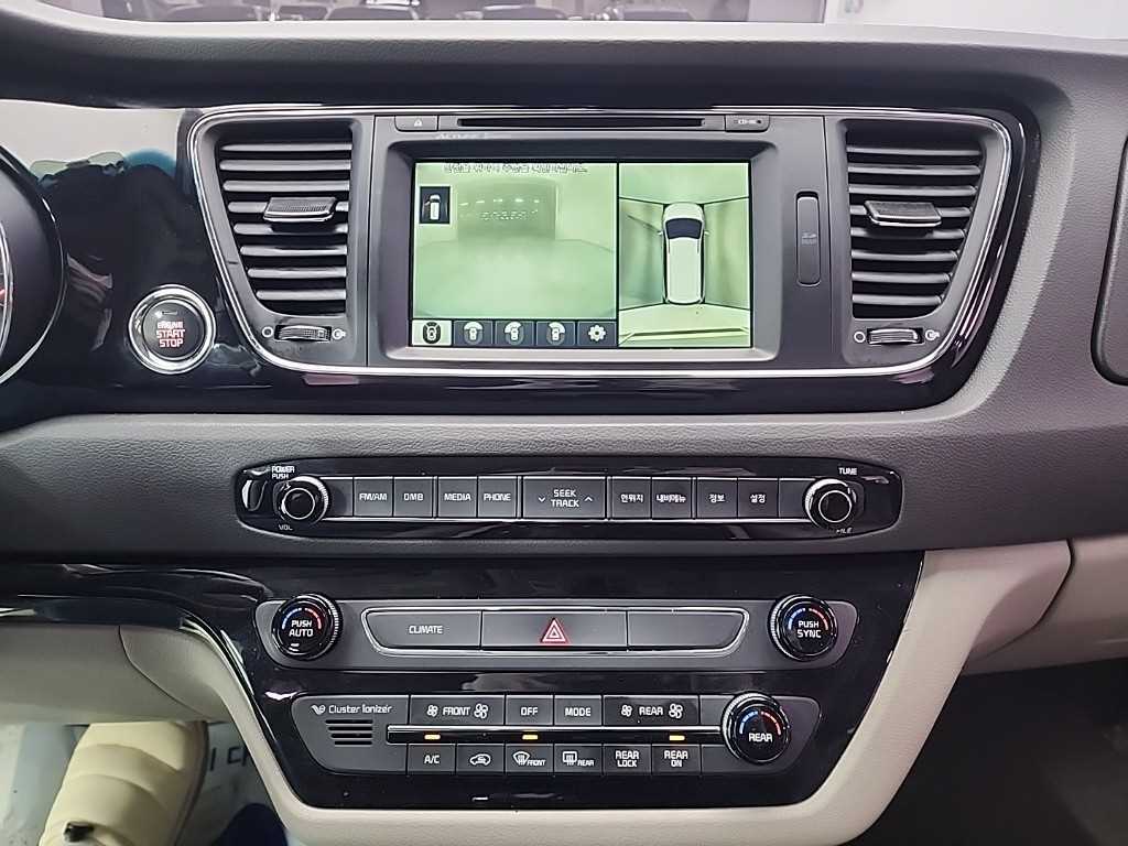 KIA Carnival - Vista 10